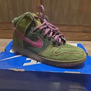 Nike SB Skunk Dunks